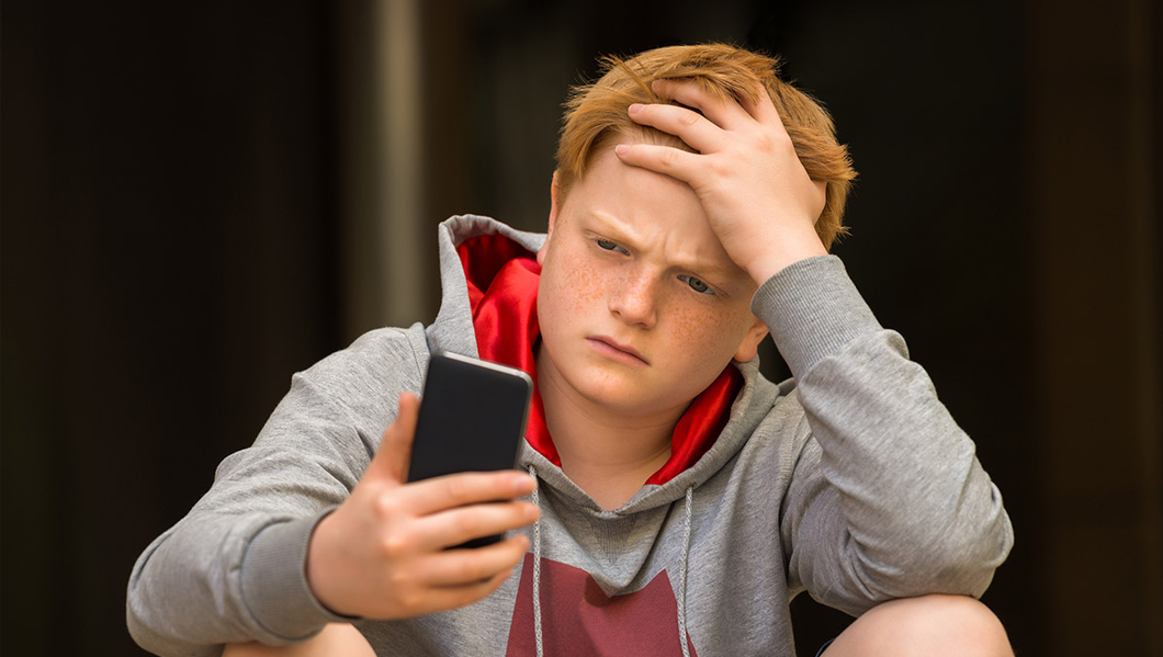 インターネットと携帯電話に起因する８つの心理的不快感